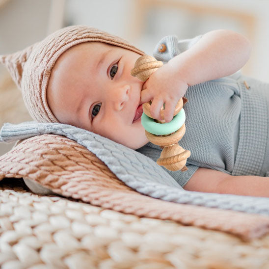 Hochet Bébé - Jouet Éveil Sensoriel Montessori | Les Petiots™